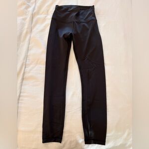 Wunder Train High Rise Pant size 6 in black. Great condition
